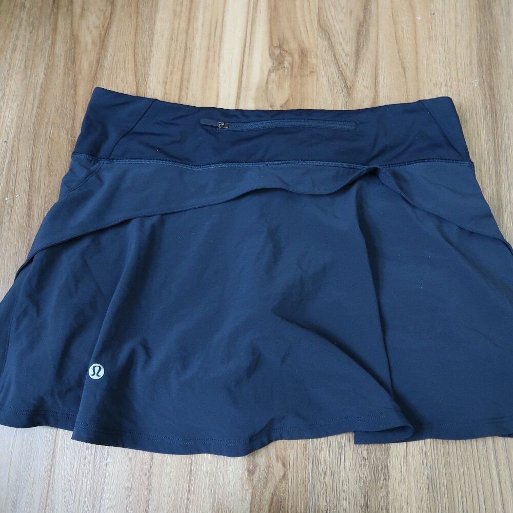 Play Off the Pleats Skirt in True Navy in Size 6 New Without Tags Condition